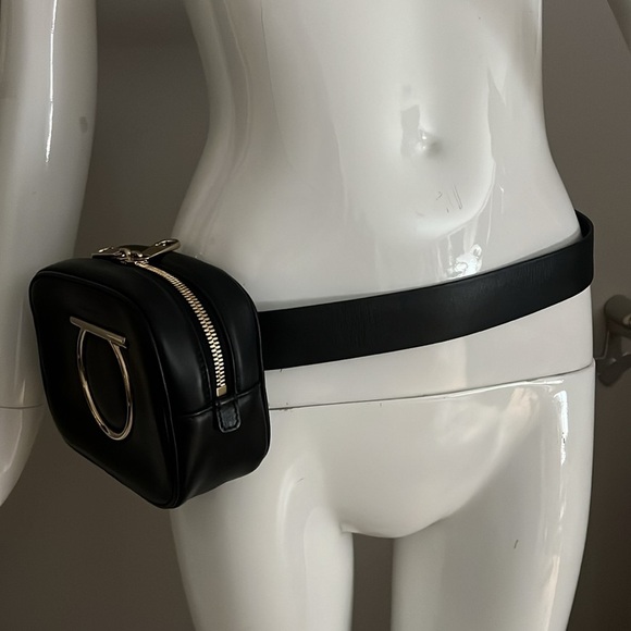 Salvatore Ferragamo Black Leather and Goldtone Logo Belt Bag - Picture 4 of 14